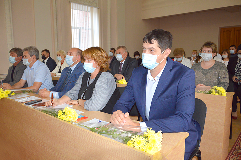  Собрание депутатов Семикаракорского городского поселения пятого созыва начало свою работу