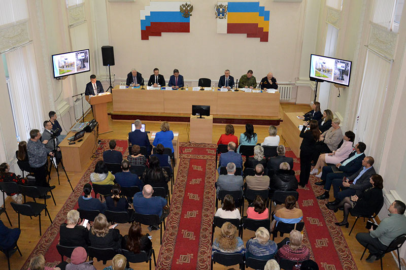 Состоялся отчет главы администрации Семикаракорского городского поселения Александра Черненко перед населением