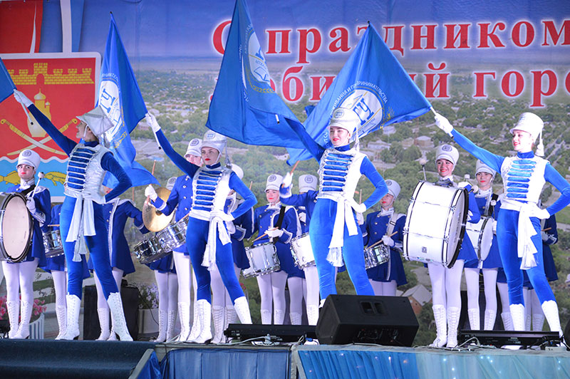 Погода в г семикаракорске. Семикаракорск день города. Достопримечательности города Семикаракорска. Открытка с днем города Семикаракорска. Фото с дней города Семикаракорска.