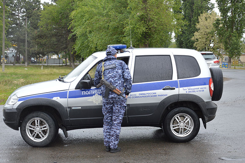 Полицейские Семикаракорска произвели проверку по факту обнаруженной бесхозной сумки 