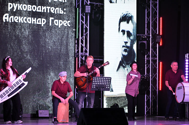 «Мне есть, что спеть…»
