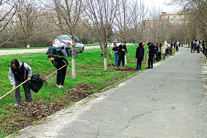 Работы по уборке города продолжаются